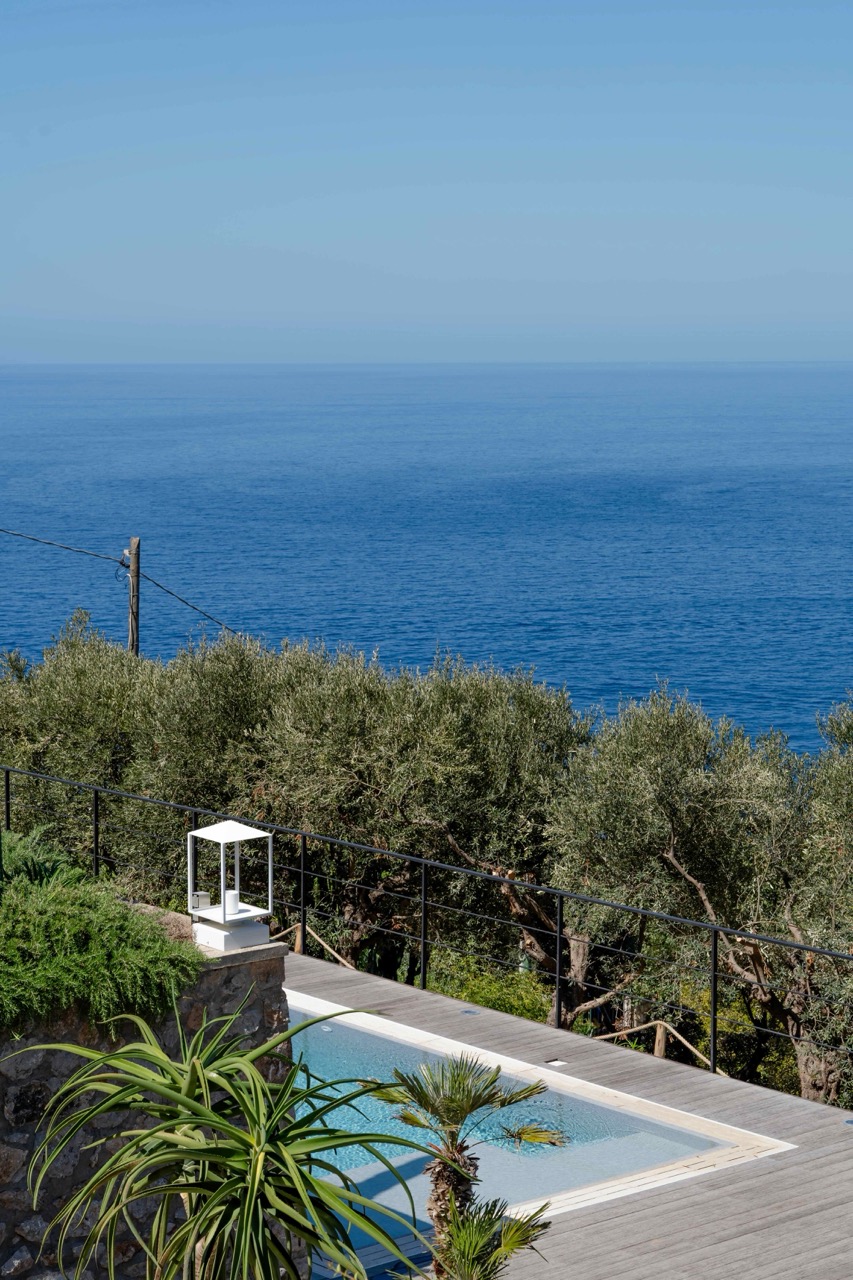 Villa overlooking the sea 18